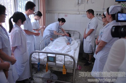 河南省精神病醫(yī)院領(lǐng)導(dǎo)決定劉愛芬在院治療費(fèi)用將給與全部免費(fèi).JPG