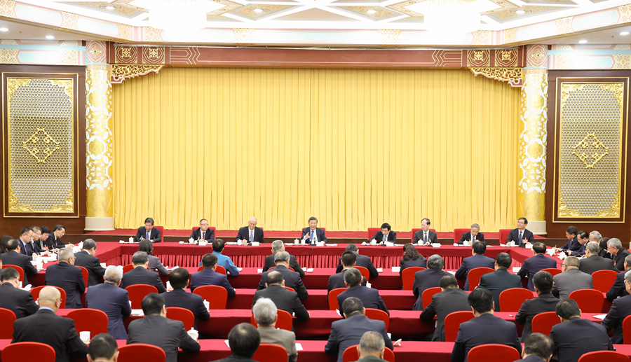 3月6日，中共中央總書記、國(guó)家主席、中央軍委主席習(xí)近平看望參加全國(guó)政協(xié)十四屆二次會(huì)議的民革、科技界、環(huán)境資源界委員，并參加聯(lián)組會(huì)，聽取意見和建議。中共中央政治局常委、全國(guó)政協(xié)主席王滬寧，中共中央政治局常委、中央辦公廳主任蔡奇參加看望和討論。